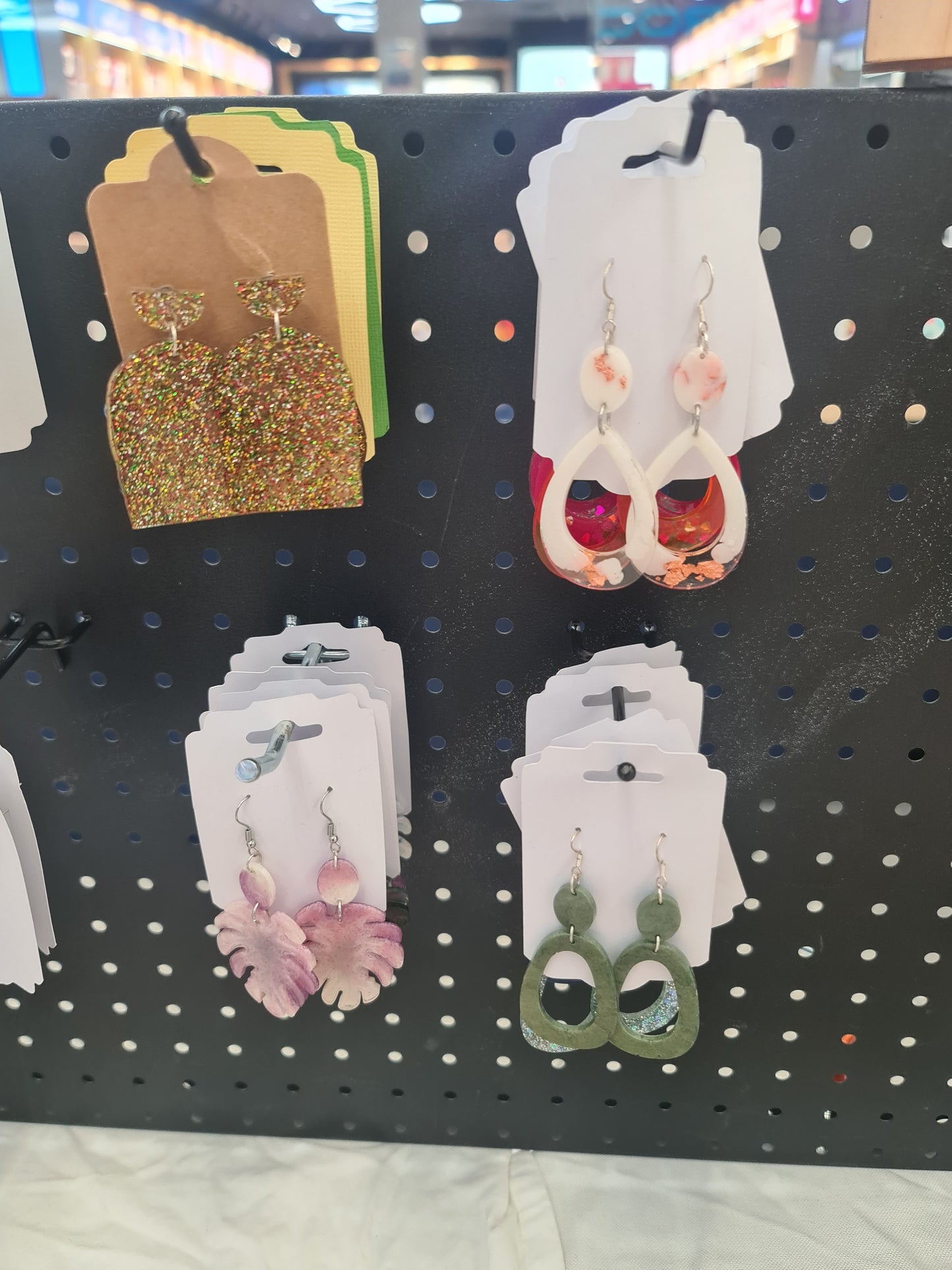 Dangle resin earrings